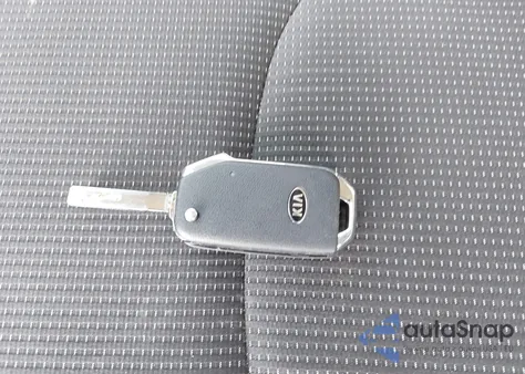 2020 Kia Forte Lxs z USA, uszkodzony, nr VIN 3KPF24AD1LE255796